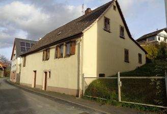 Hausansicht von der Straße