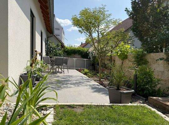 V014-2025_Frühstücksterrasse