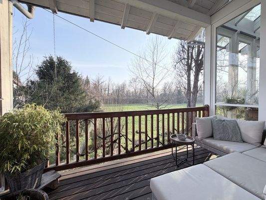 Ruhiger Südbalkon – linke Seite