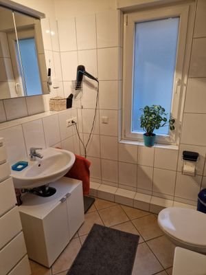 Haupt WC mit Badewanne 