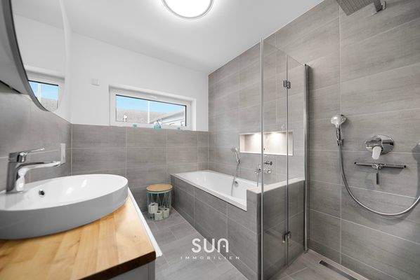 BADEZIMMER MIT TAGESLICHT