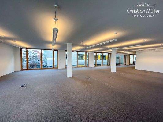 Büroflächen mit der Möglichkeit einer optionalen Raumaufteilung 
