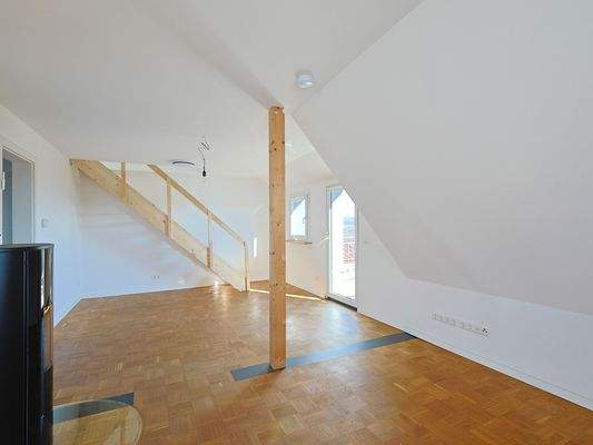 Heller, geräumiger Wohn- und Essbereich