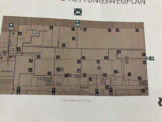 Fluchtwegeplan Halle.jpg