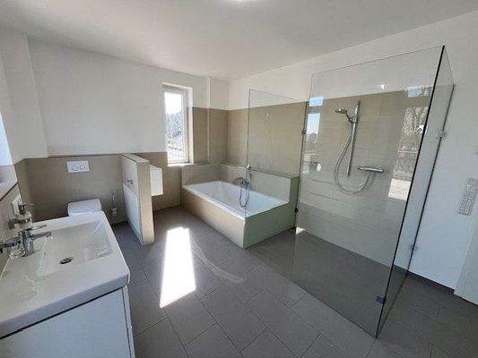 Badezimmer 3. OG Perspektive 2