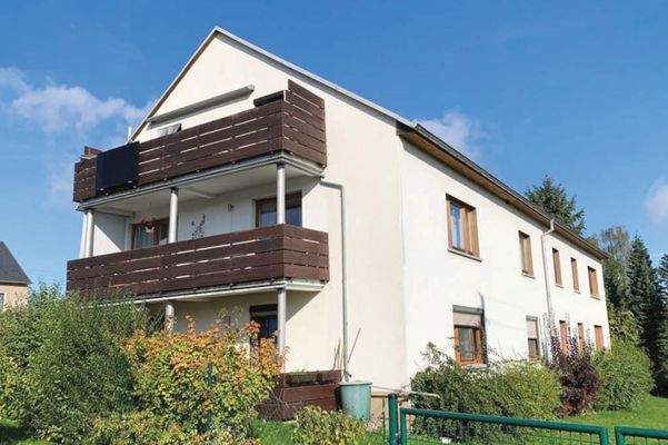 Haus Giebelseite von Zufahrt aus