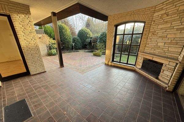 Terrasse mit Außenkamin