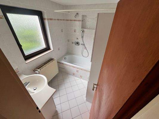 EG - Badezimmer mit Badewanne