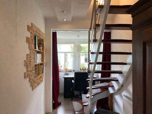 Flur OG und Treppenaufgang_2