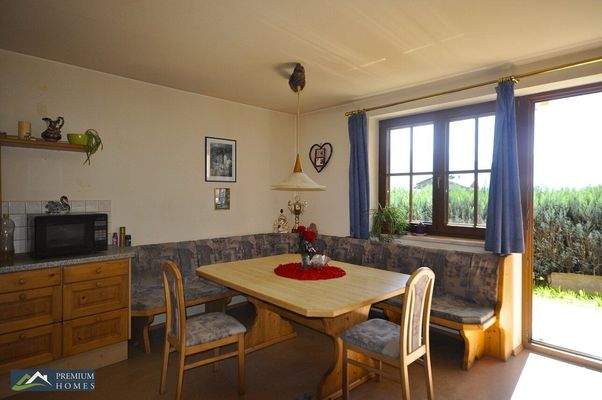 Doppelhaushälfte in Aussichtslage - Küche mit Zugang auf die Terrasse