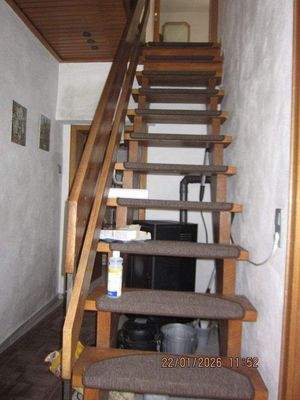 EG, Treppe zum OG.JPG