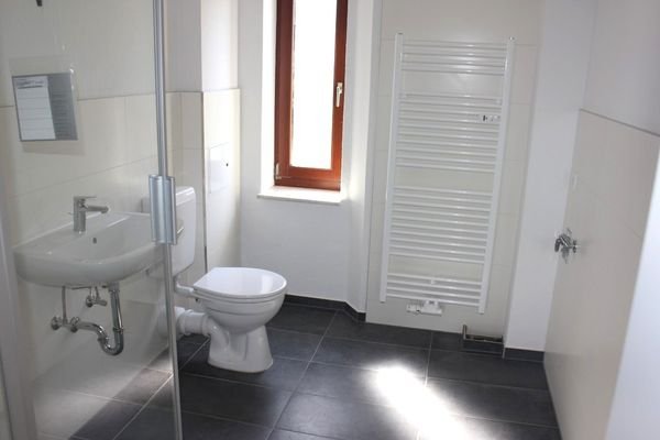 Bad - 2-R-WHG Haus 1 1.OG links