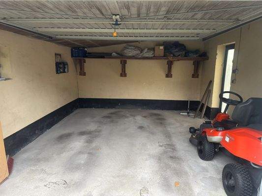 Garage mit Seitentür