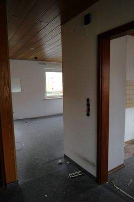 Flur OG mit Blick in Wohnzimmer