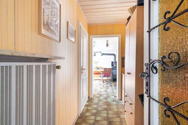 Blick in den Essbereich mit Ofen