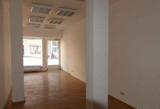 Blick auf Fensterfront