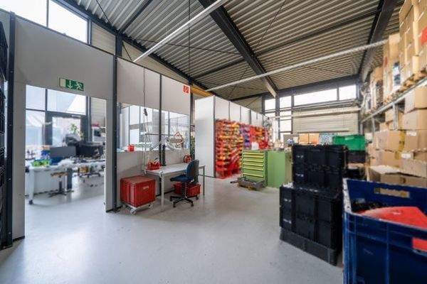 Hallenanbau, Büro und Lager