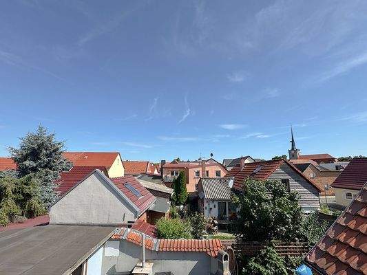 Ausblick Richtung Dorfkern und Kirche (WE3)