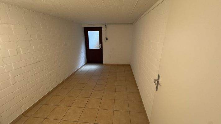 Kellerraum 1 mit Zugang zum Garten