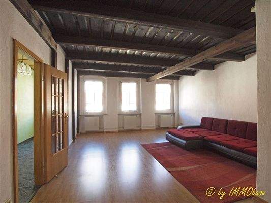 Geräumiges Wohnzimmer