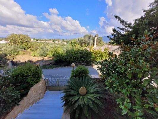 Kreta, Argouli: Zweistöckiges Haus mit Keller zu verkaufen