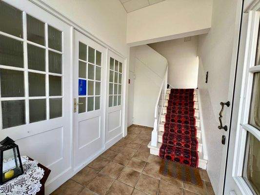 Zugang OG Whg und links das Büro