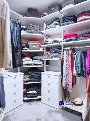 begehbarer Kleiderschrank