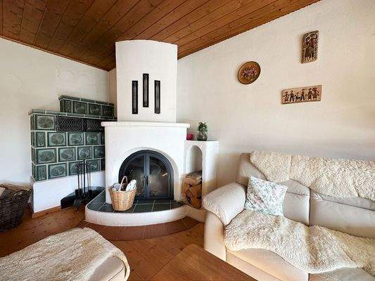 Wohnzimmer mit Kachelofen