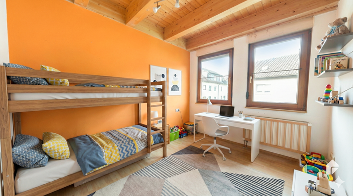 Kinderzimmer 1 OG (Virtuell verändert und möbliert)
