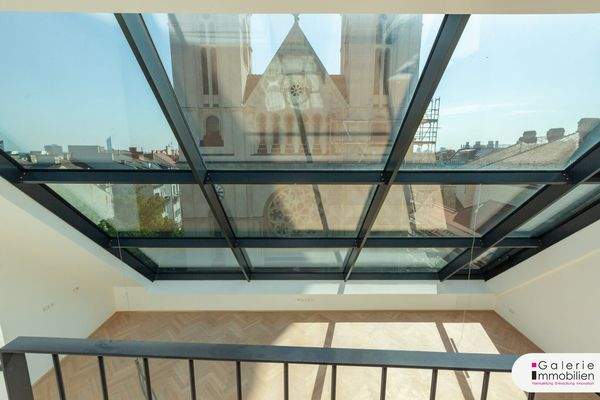 Raumhohe Schrägfenster