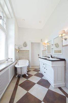 Modernisiertes Badezimmer mit Fußbodenheizung