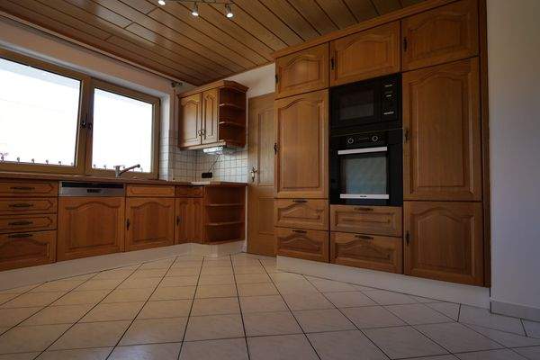 hochwertige Einbauküche im Erdgeschoss