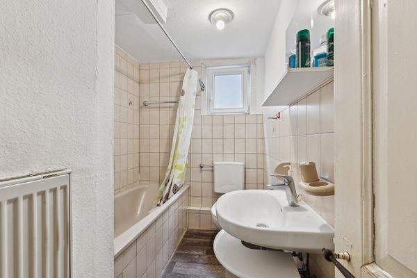 1. OG (rechts) Tageslichtbad