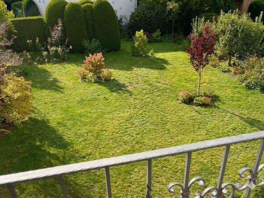 Garten vom balkon im OG im herbst