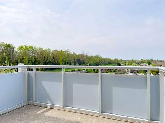 Balkon mit freiem Blick.JPG