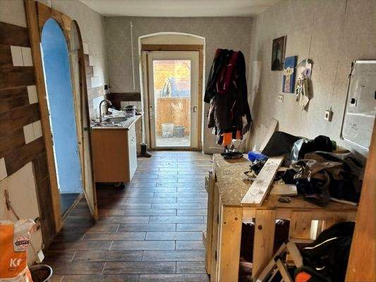 Flur mit Ausgang in den Hof