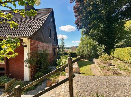 Garten  - Verbessert - (KI generiert)