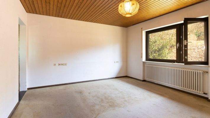 Elternschlafzimmer im EG mit Blick zum Garten