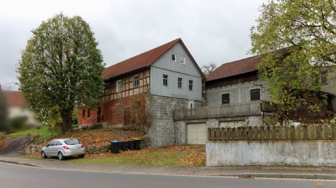 Zum Verkauf: Sanierungsbedürftiges Einfamilienhaus  mit großer Maschinenhalle in Reulbach