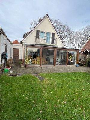 Garten mit Blick zum Haus (1)