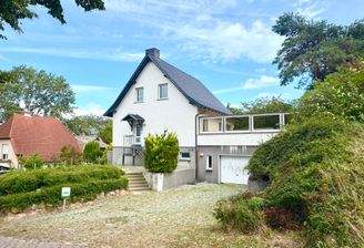 Außenansicht Wohnhaus 1 mit Garage