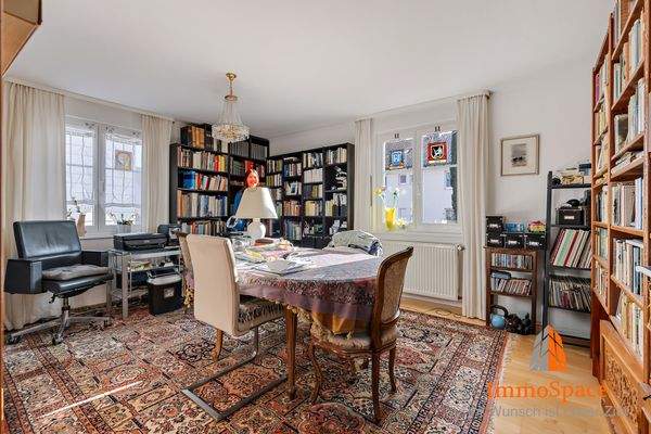 Blick ins Arbeits- oder Kinderzimmer im Erdgeschoss