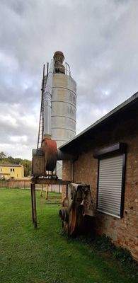 gepachtetes Grundstück - Silo und geblaese