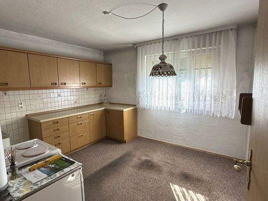 Helle Küche mit EBK im EG