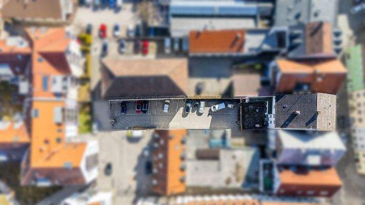 Draufsicht mit Parkplätzen