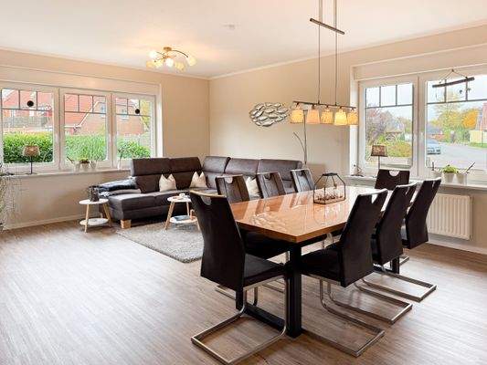 Großzügiges Wohn- und Esszimmer