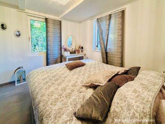 Ein freundliches Schlafzimmer