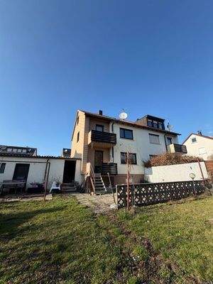 Hausrückseite mit Terrasse