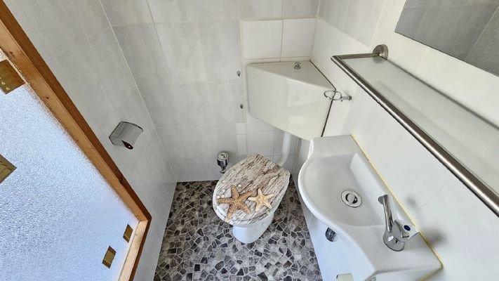 separates WC