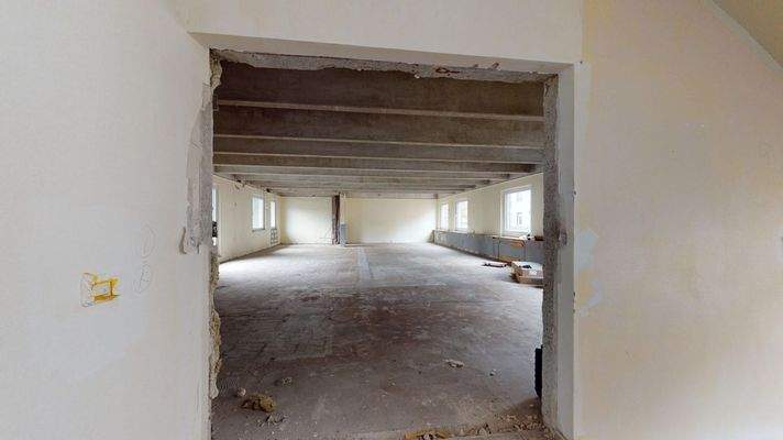 Eingang zur rechten Seite